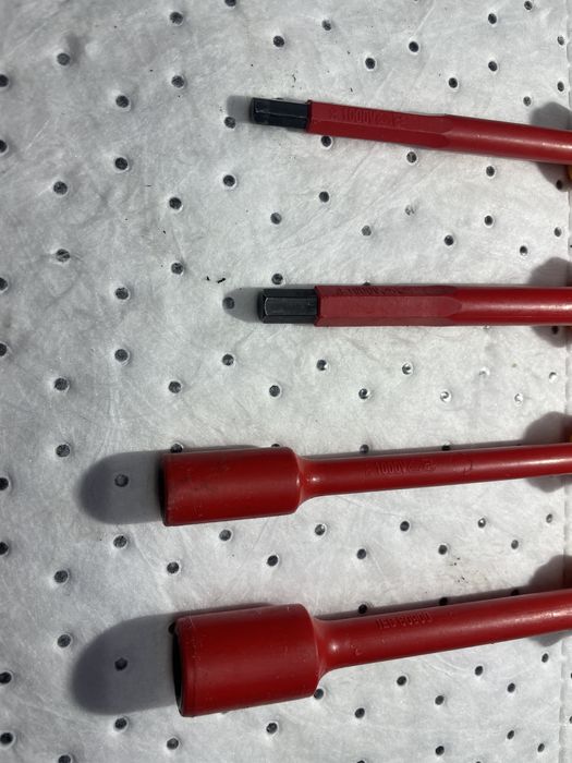 Narzedzia izolowane dla elektrykow