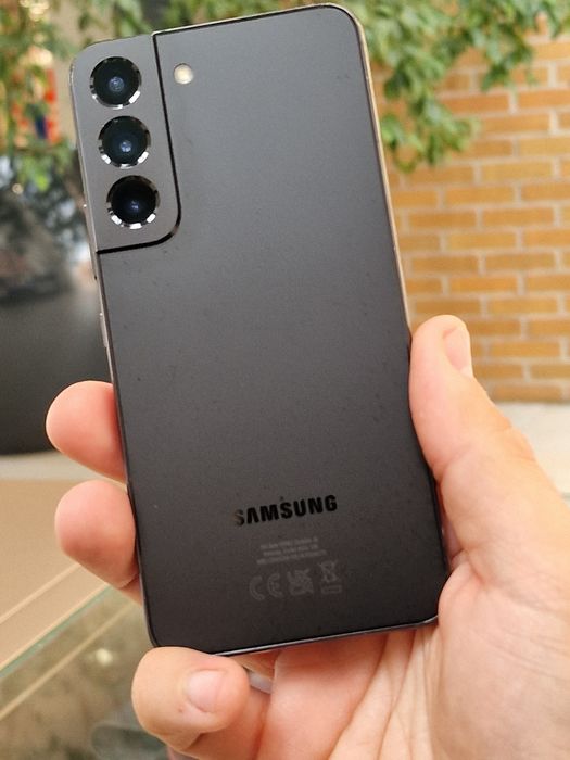 Samsung S22 8/128 GB w bardzo dobrym stanie