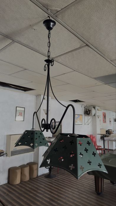 Candeeiro para iluminar mesa para jogar bilhares ou outros