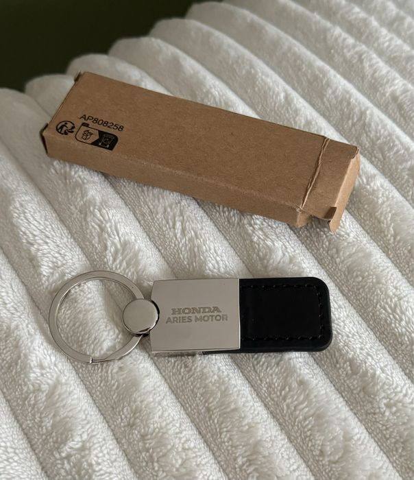 Czarny srebrny brelok do kluczy Honda zawieszka oryginalny z salonu