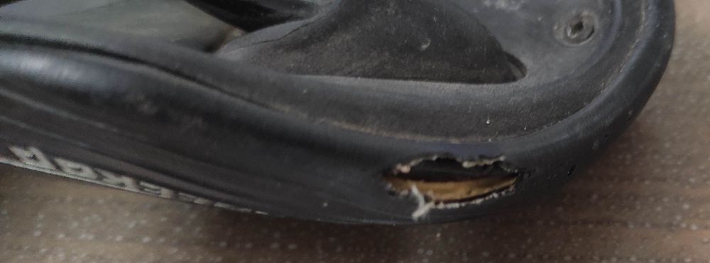 Peças para bicicletas. Acento, pedais de encaixe, kits de luzes