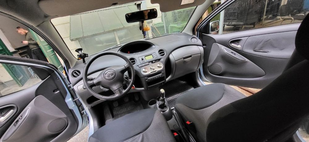 Sprzedam toyotę yaris