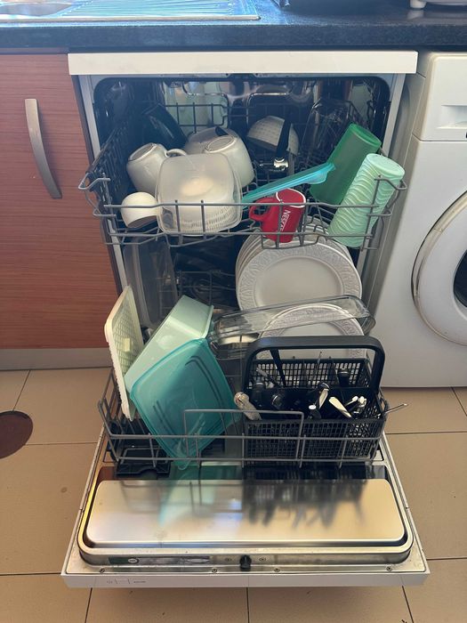 Máquina de Lavar Loiça AEG FFB33607ZW – 13 Conjuntos – Quase Nova!