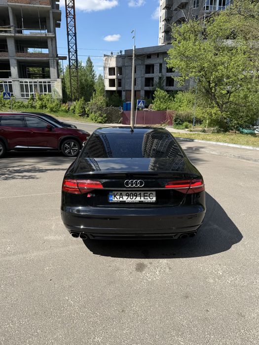 Audi S8 2013 (одягнена в рестайлінг)