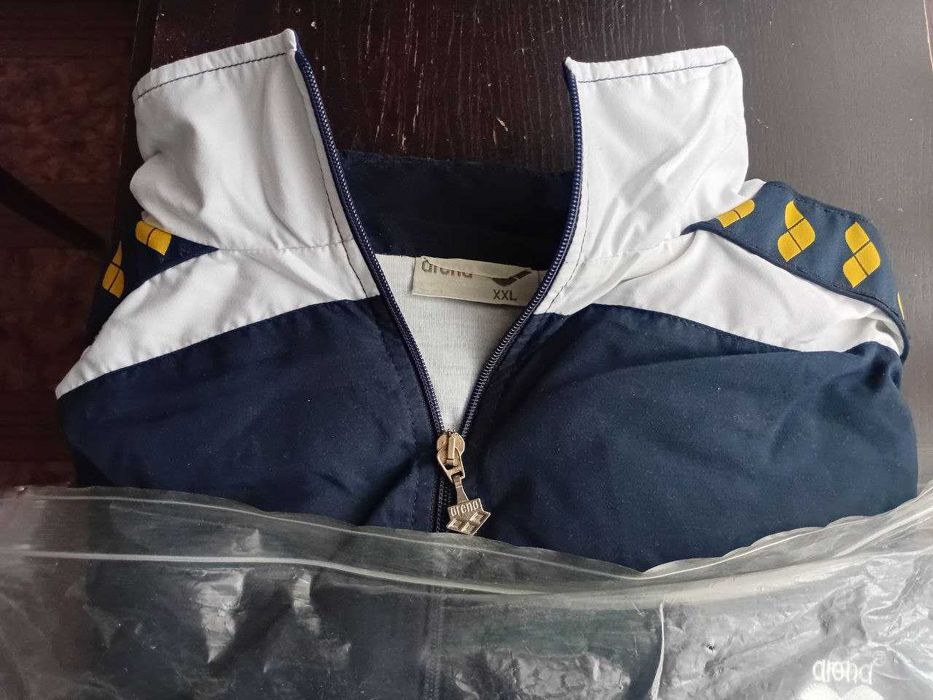 Костю спортивный  ARENA  размер  XXL Венгрия