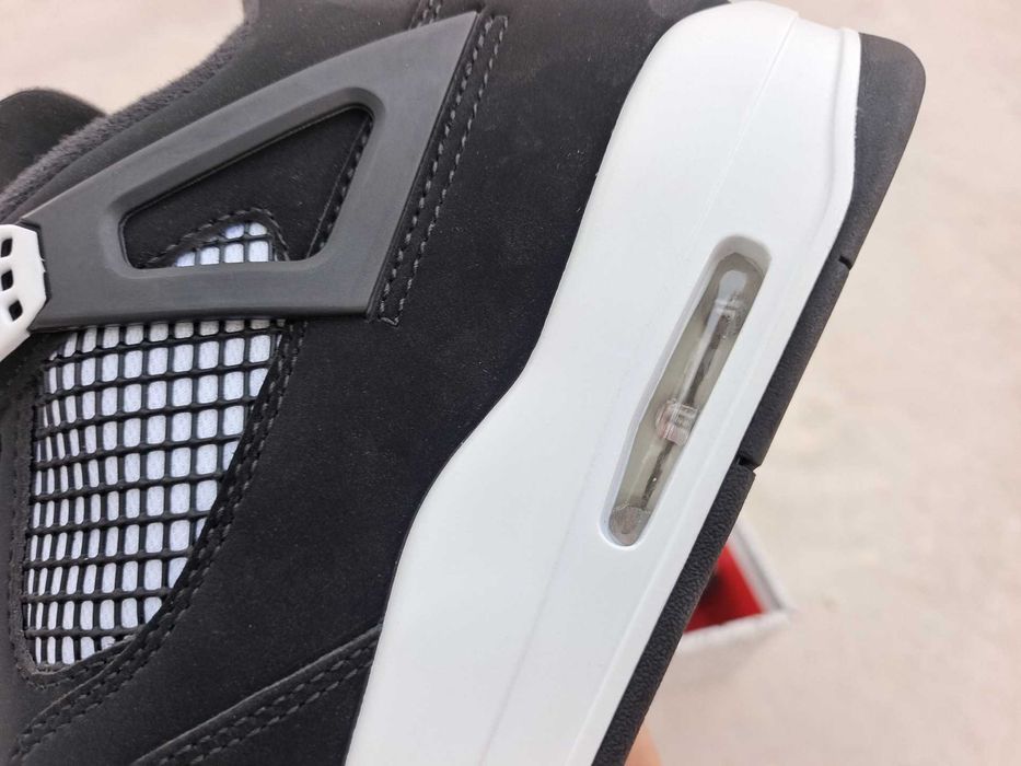 Air Jordan 4 Retro White Thunder r.43