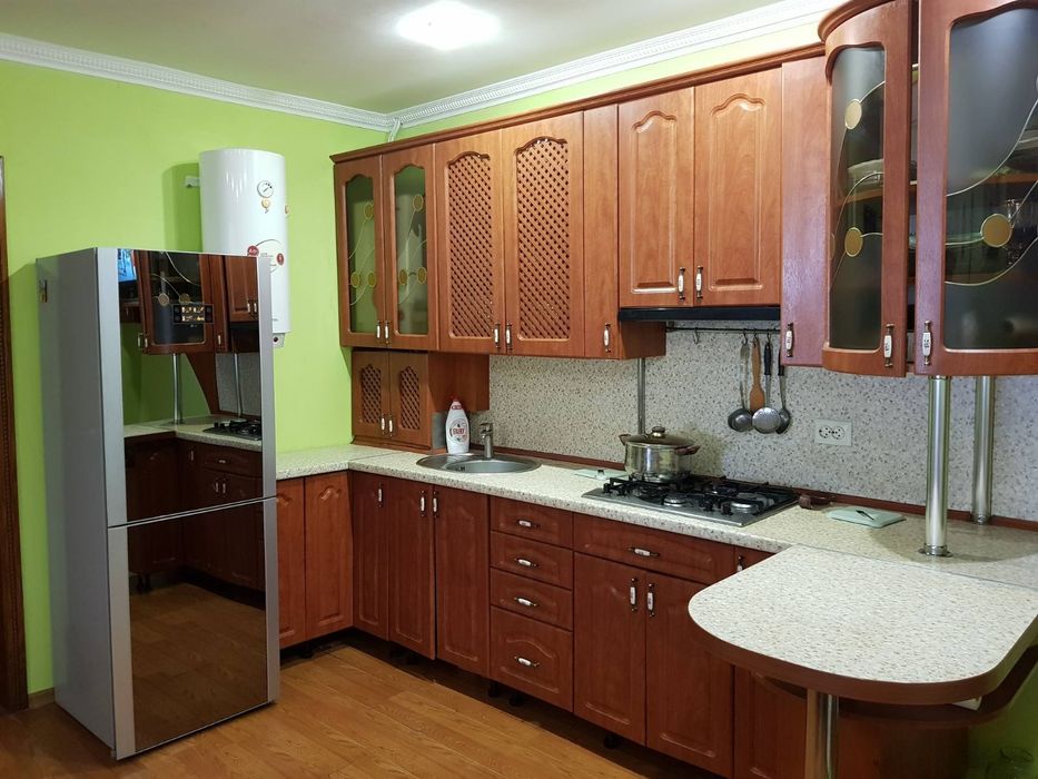 Продам двоповерховий будинок у місті Буринь Сумської обл.