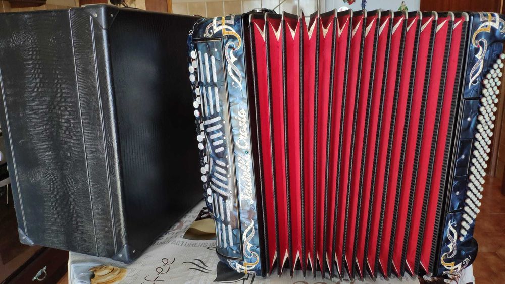 Acordeão Fratelli Crosio 120 Baixos + Caixa