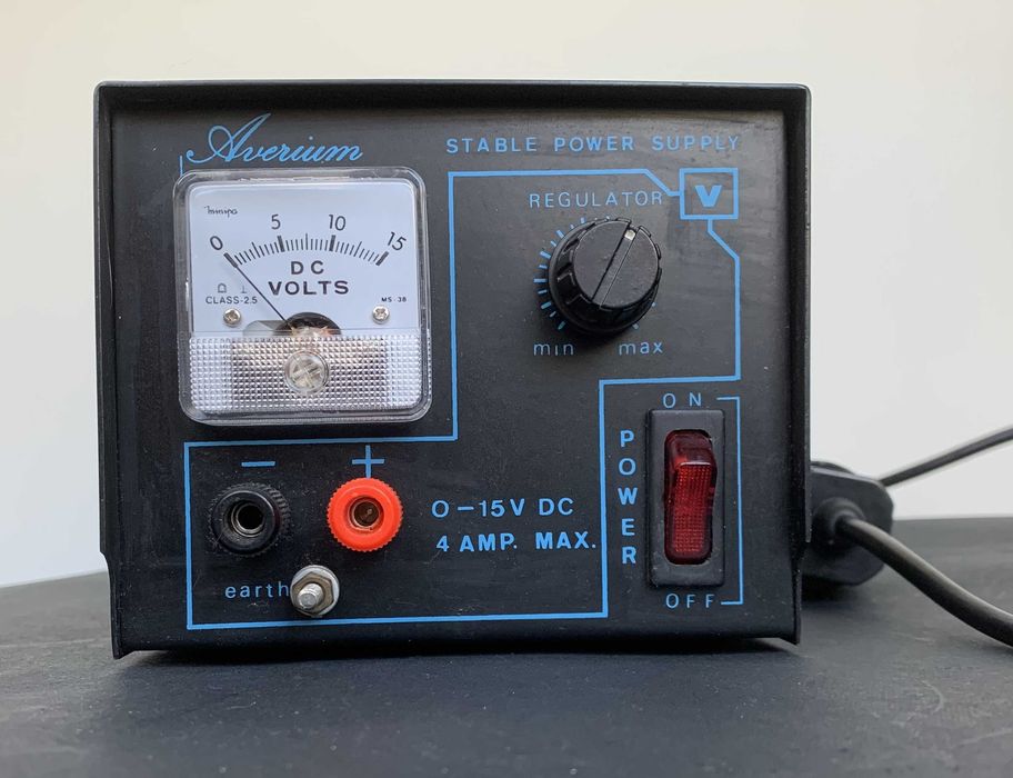 Estabilizador de tensão para rádio amador