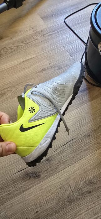 Chuteira Nike para relvado sintético