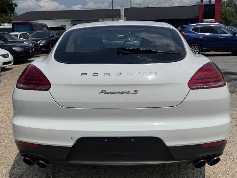 Porsche Panamera      2015