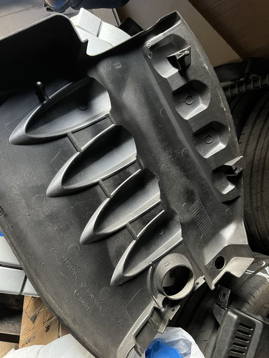 Кришка двигуна меган2 1.6 сценик2