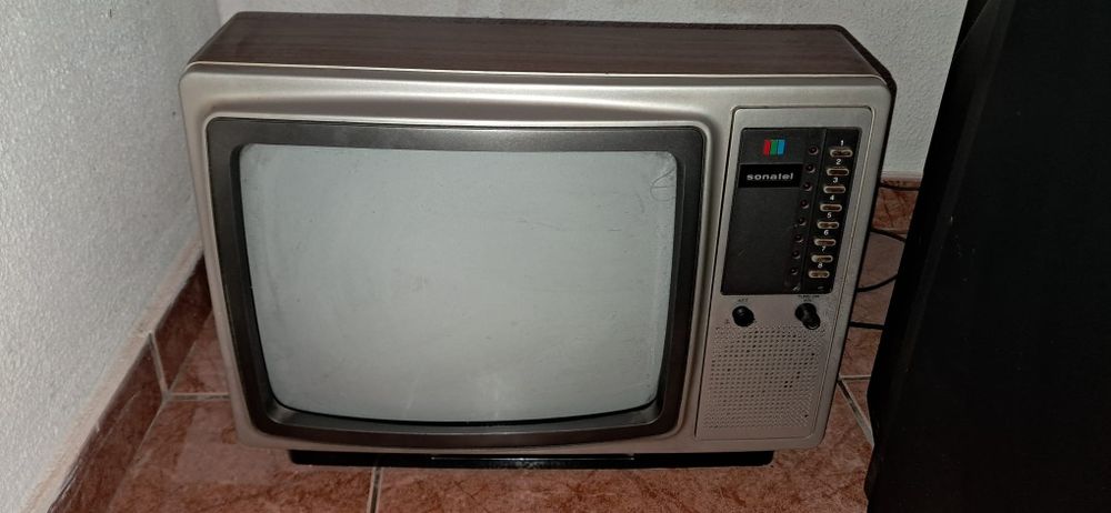 TV antiga funcional