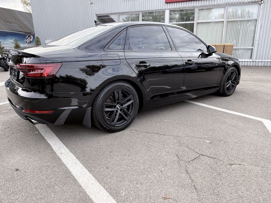 Продам власний автомобіль  Audi A4 b9