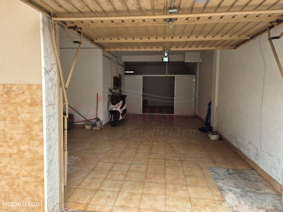 Garagem com wc em Odivelas