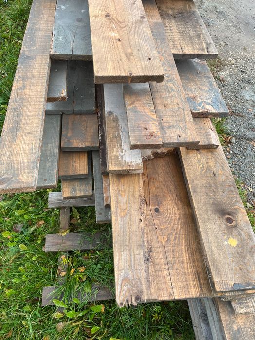 Oczyszczone deski po budowie