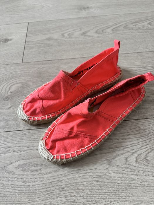 Piękne neonowe espadryle Superdry