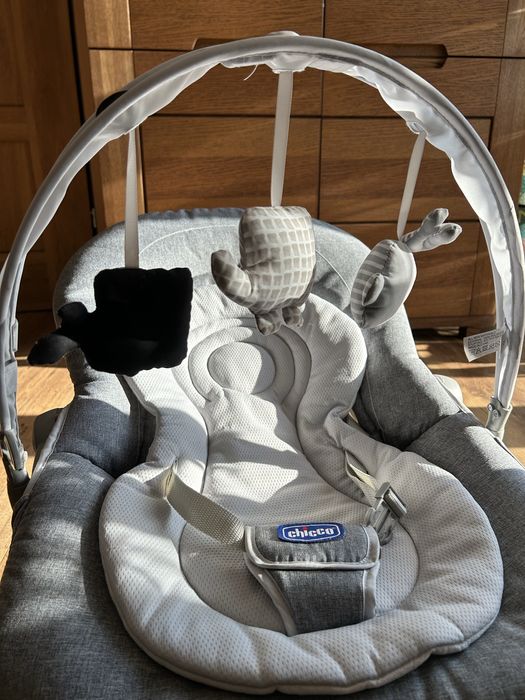 Chicco Hoopla szary bujaczek
