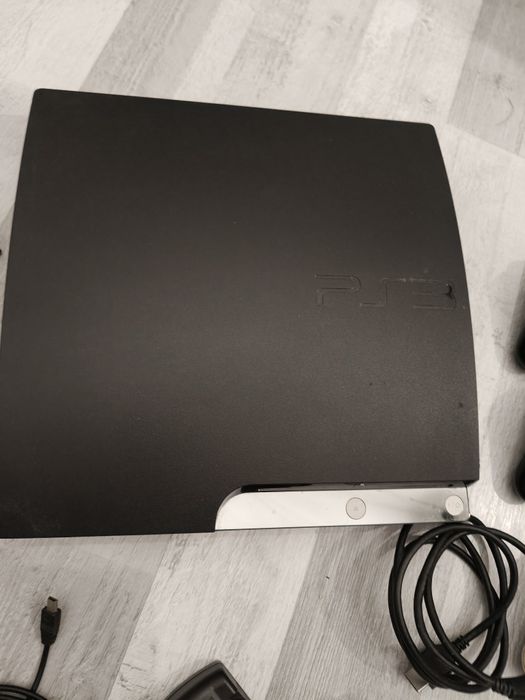 Play station 3 slim , 3 pady oryginalne i ładowarka do nich. GTA V