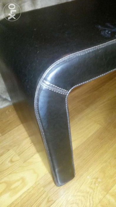 Móvel / Banqueta em pele