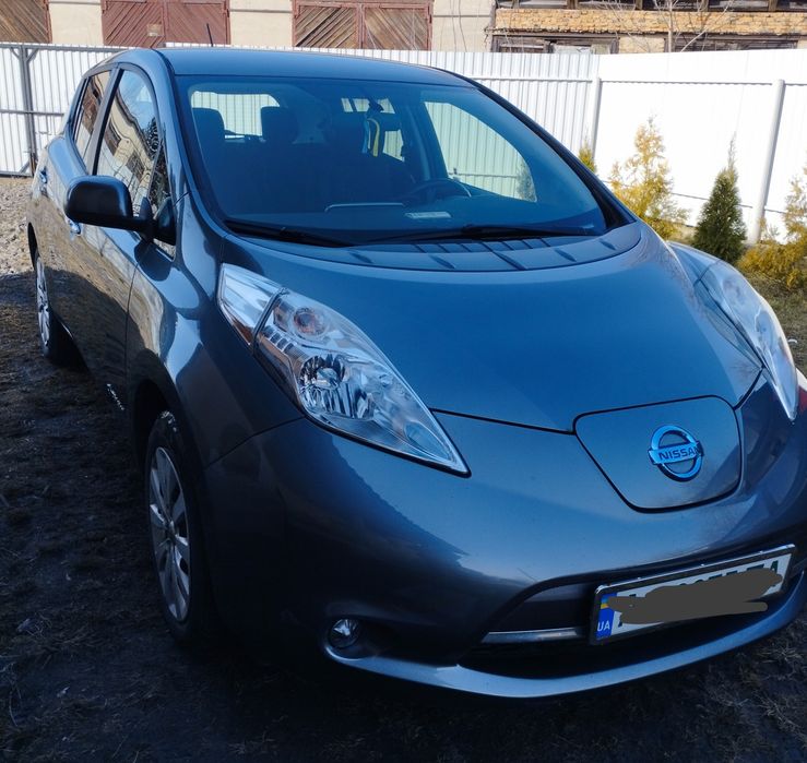 Продам Nissan Leaf.