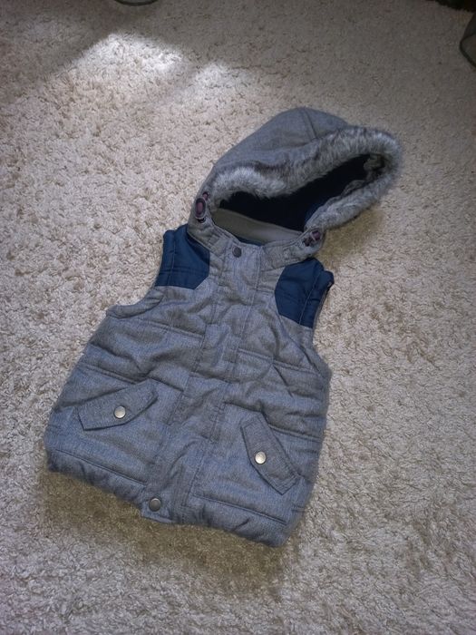 Фирменная жилетка безрукавка на мальчика 3-4 года