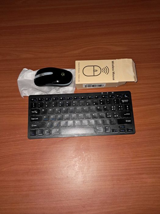 Teclado de computador novo com rato também novo