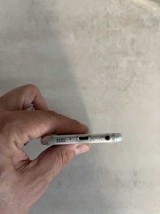 Продам Samsung S6 в неробочому стані на запчастини