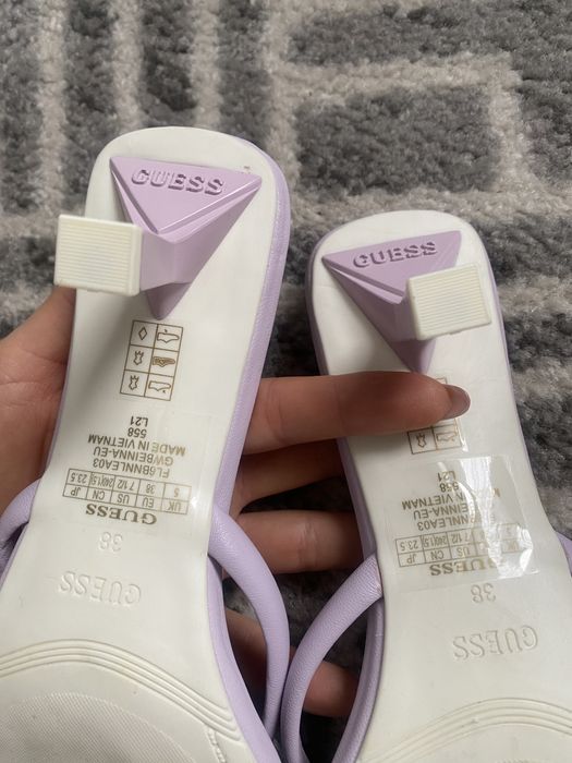 Klapki Guess rozmiar 38