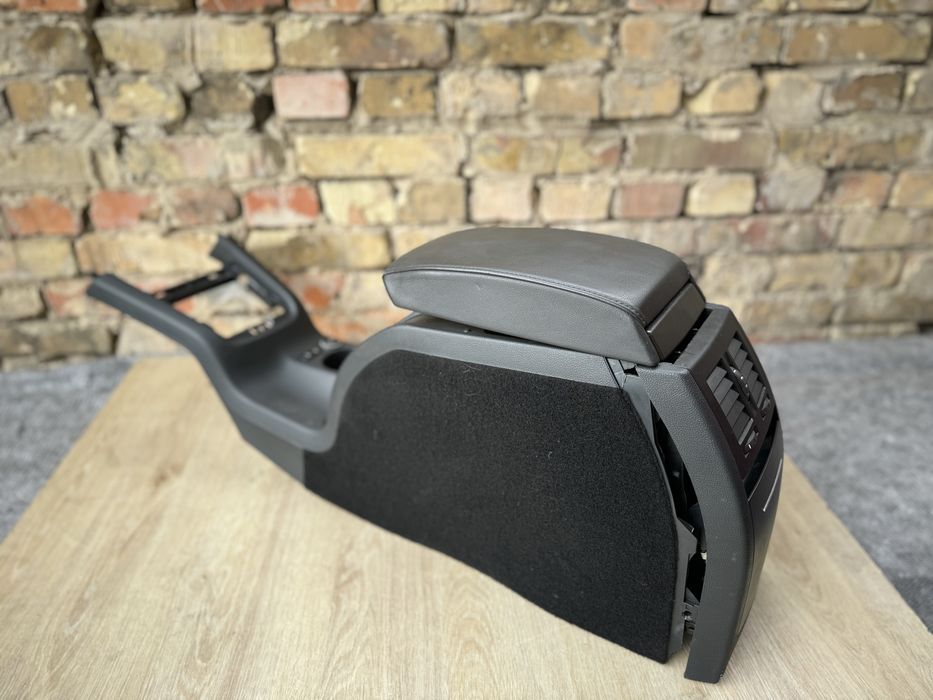 Підлокітник Шкіряний  Шкода Октавія А5 Подлокотник Skoda Octavia A5