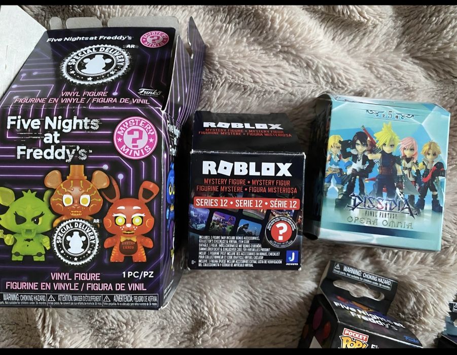 Figura Crash e minis figuras disney/fnaf e pokemon