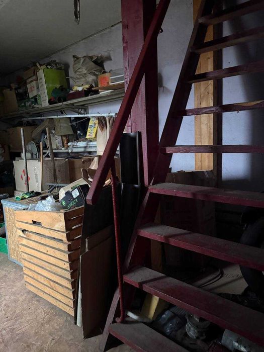 Продаж просторого будинку з ремонтом, автономією та гаражем у будівлі!