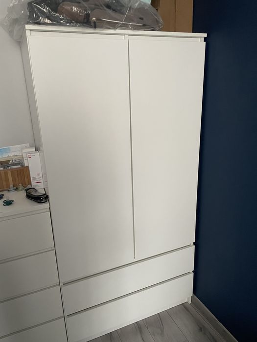 Szafa dwudrzwiowa z szufladami i półkami