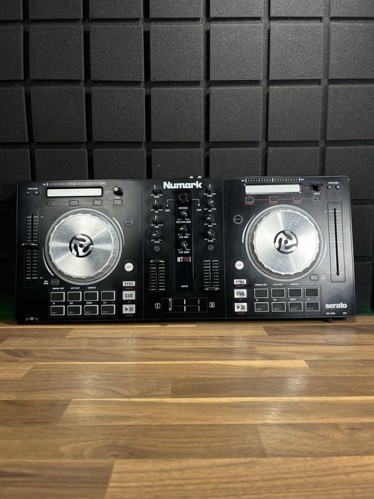Numark Mixtrack Pro 3 (Доставимо кур’єром — БЕЗКОШТОВНО!)