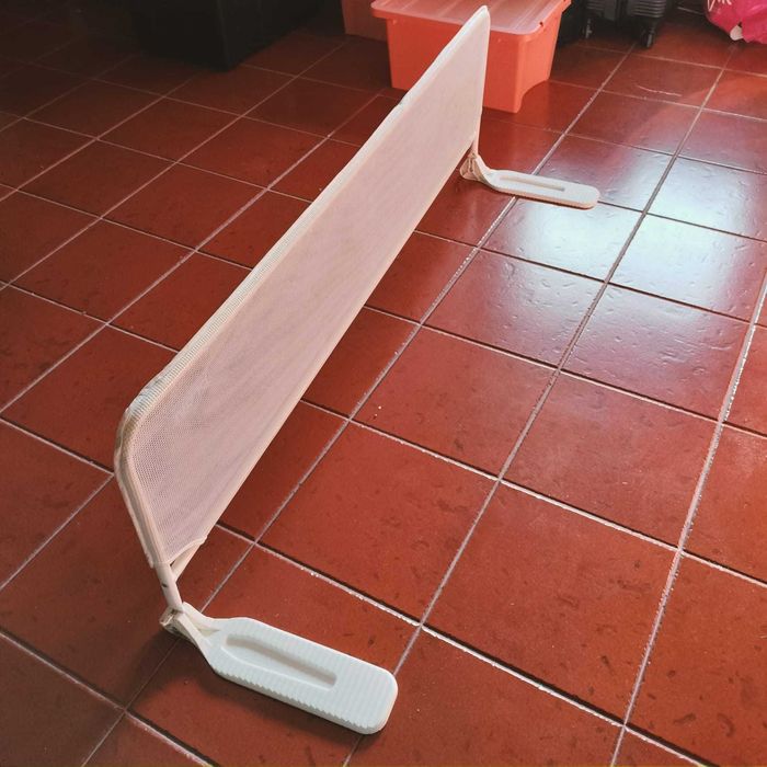 Barreira proteção cama criança