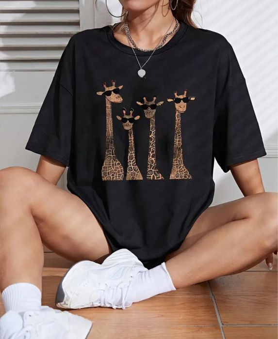 Футболка з жирафами