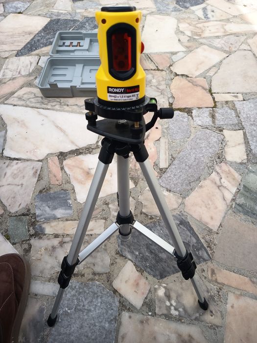 Laser com tripé para bricolage