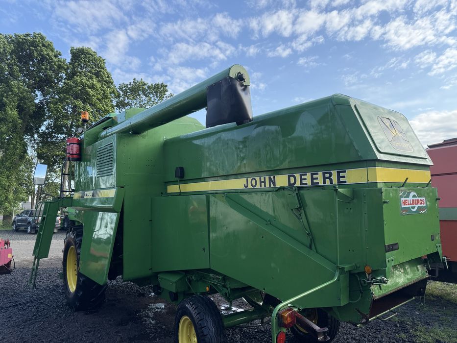 Комбайн зернозбиральний John Deere 1055