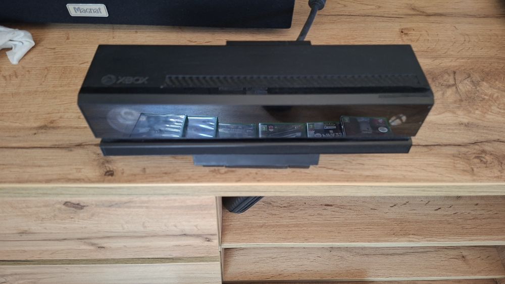 Xbox one 500gb z kinektem oraz grami