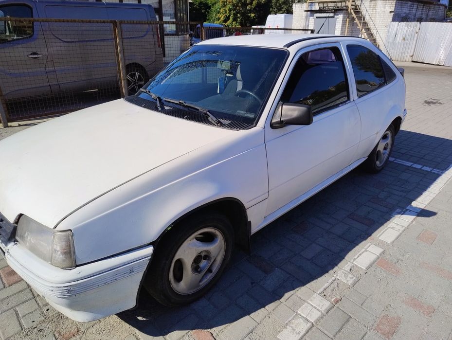 Opel Kadett 1988 продам по техпаспорту