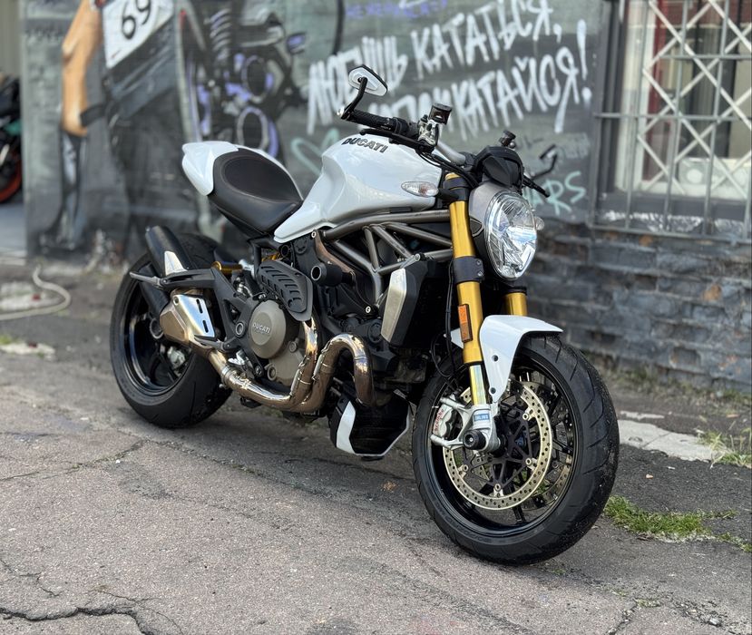 Мотоцикл Ducati Monster 1200 2015 рік