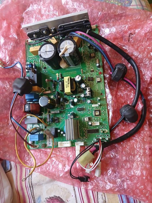 Placa Condensadora Midea / Carrier Inverter 12000 BTU – CE-KFR35W/BP3