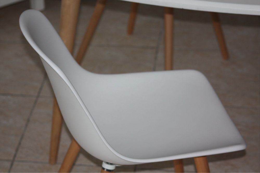 Mesa de Sala + Cadeiras