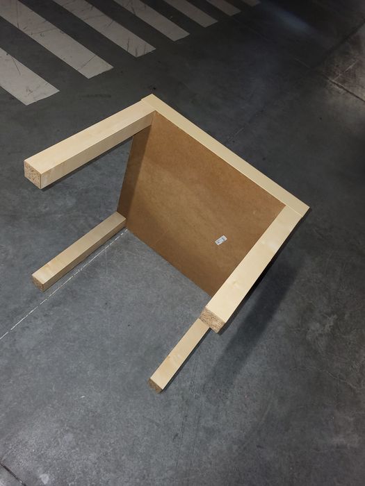 Mesa de apoio pequena em madeira