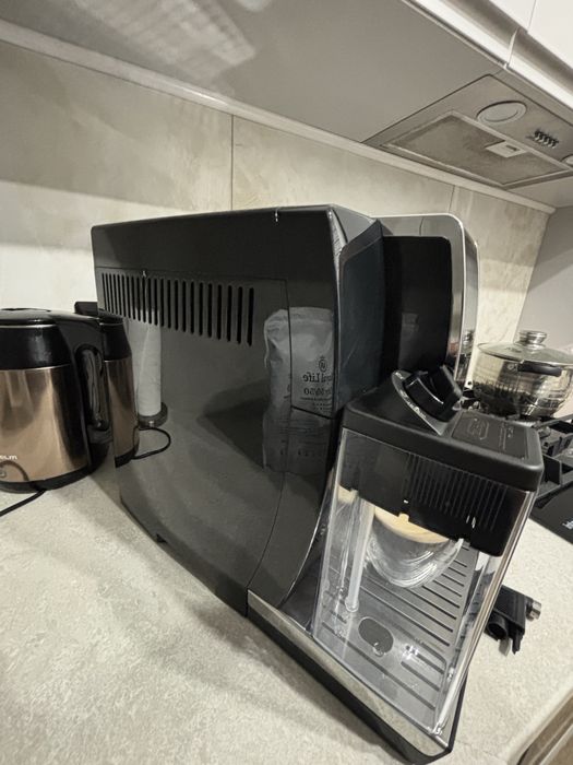 Кавомашина Delonghi dinamica plus
