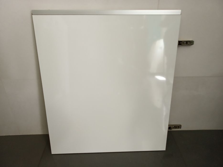 Porta para armário com acabamento laminado branco brilhante
