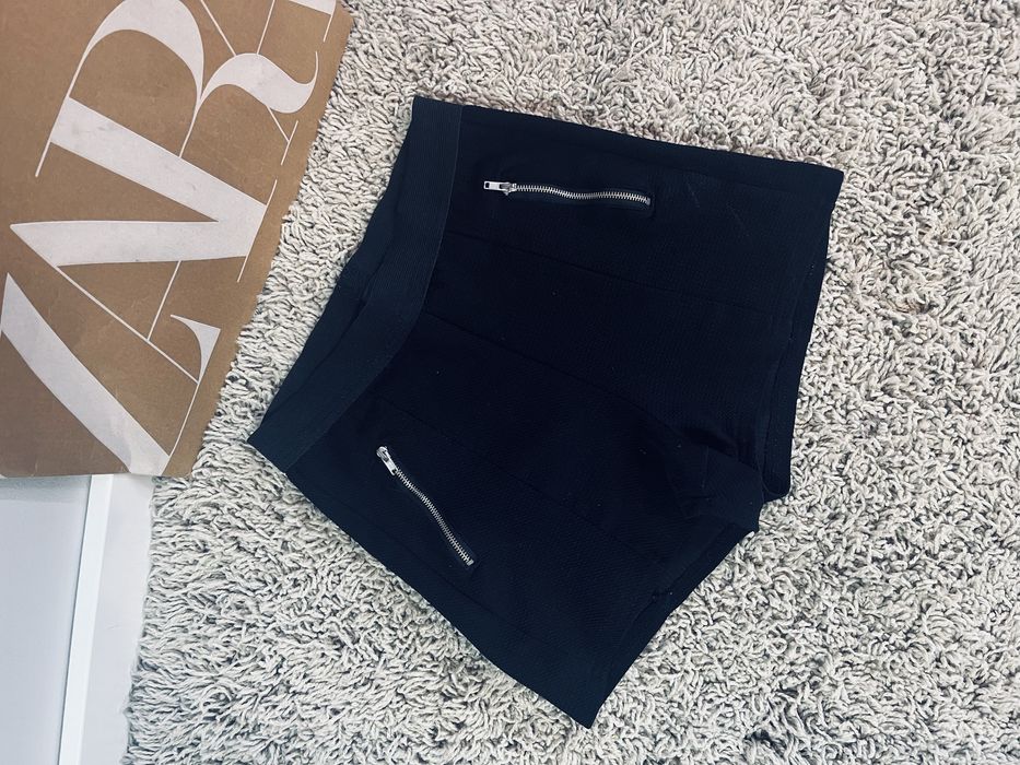 Szorty krotkie czarne wysoki stan rozm S z zamkami kolarki