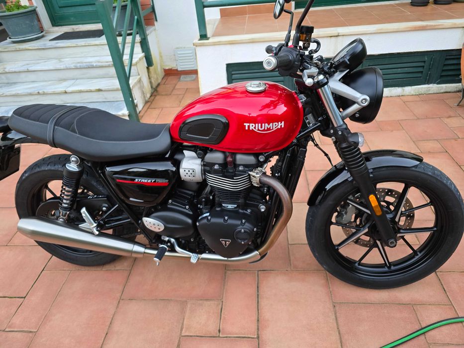 Triumph Bonneville Street Twin 900, em estado irrepreensível