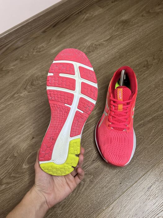 Продам БОМБЕЗНІ жіночі бігові кросівки Asics Gel-Pulse 11 Pink