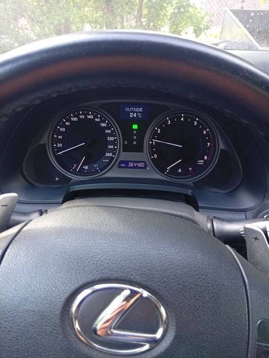 Lexus is 250/2007